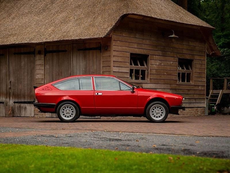 Gebraucht Alfa Romeo Alfetta 141 PS (103 kW) 1978 Rot Limousine