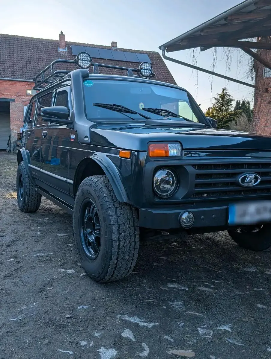 Usata Lada niva 83 CV (61 kW) 2023 Verde SUV