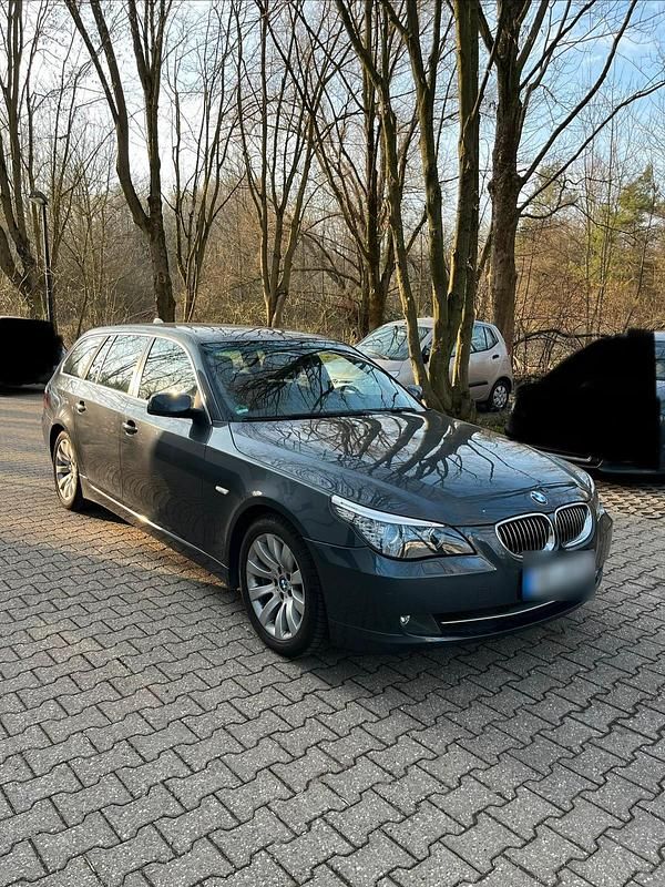 Gebraucht BMW 560L 197 PS (144 kW) 2009 Grau Limousine