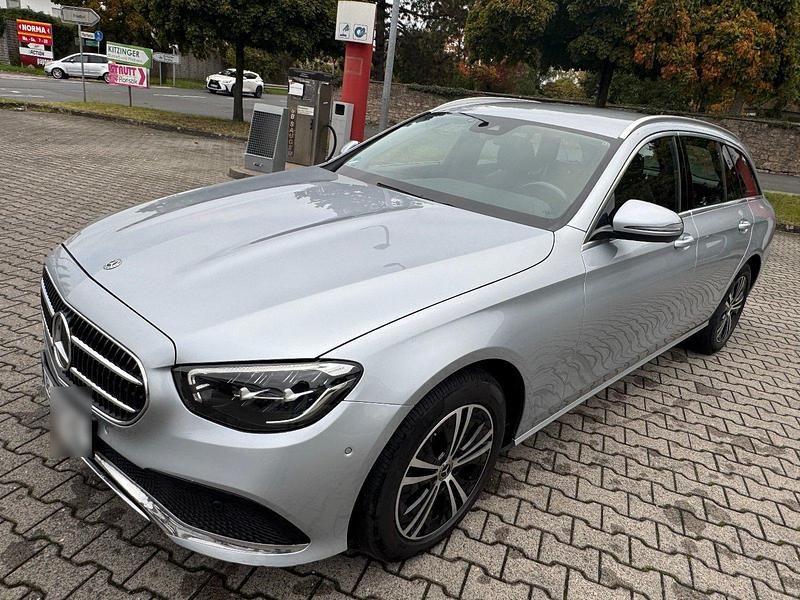 Gebraucht Mercedes E220 Avantgarde 194 PS (142 kW) 2021 Silber Kombi