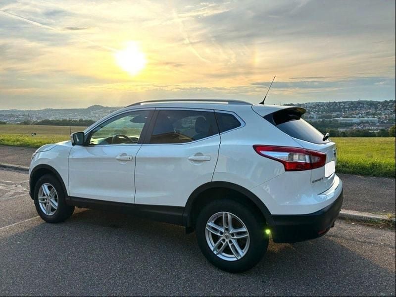 Weiß Gebraucht 2017 Nissan Qashqai N-Connecta SUV | 12.500 € (Guter Preis) - Bild 1/4