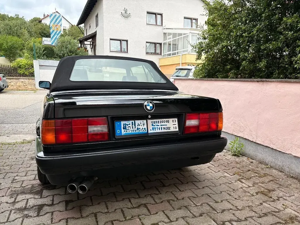 Gebraucht BMW 320 Sport Line 126 PS (92 kW) 1991 Schwarz Cabrio