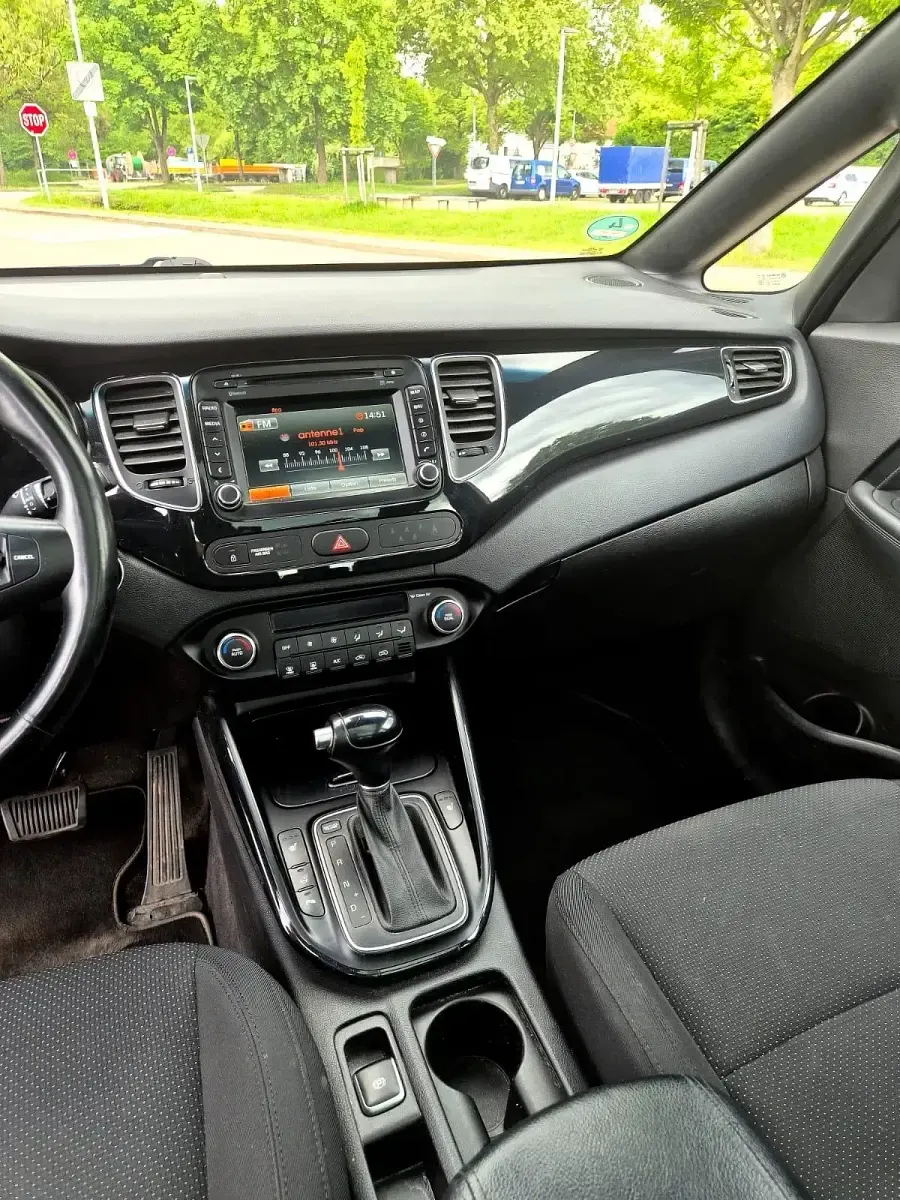 Gebraucht Kia Carens 141 PS (103 kW) 2015 Weiß Van / Kleinbus