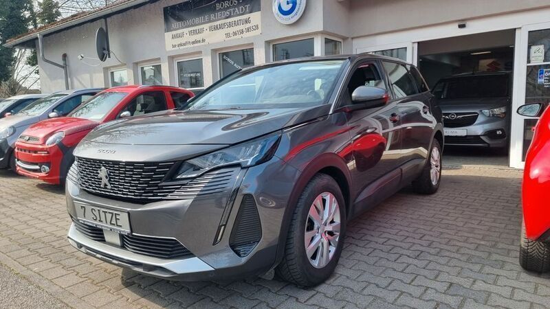 Grau Gebraucht 2021 Peugeot 5008 Active Van / Kleinbus | 20.400 € (Guter Preis) - Bild 1/4