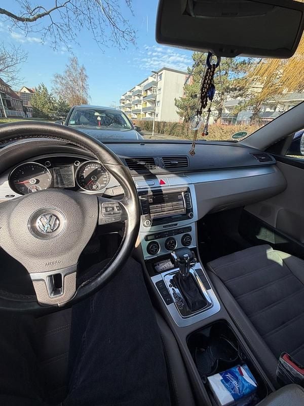 Usata VW Passat 170 CV (125 kW) 2009 Blu Station wagon