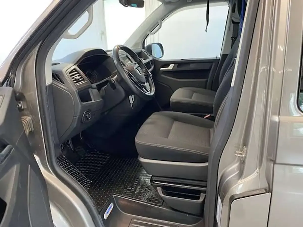 Gebraucht VW Multivan 150 PS (110 kW) 2016 Mojave beige metallic Van / Kleinbus
