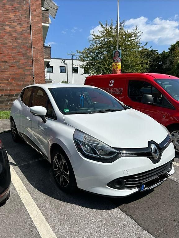 Weiß Gebraucht 2014 Renault Clio IV Dynamique Limousine | 5.700 € (Fairer Preis) - Bild 1/4