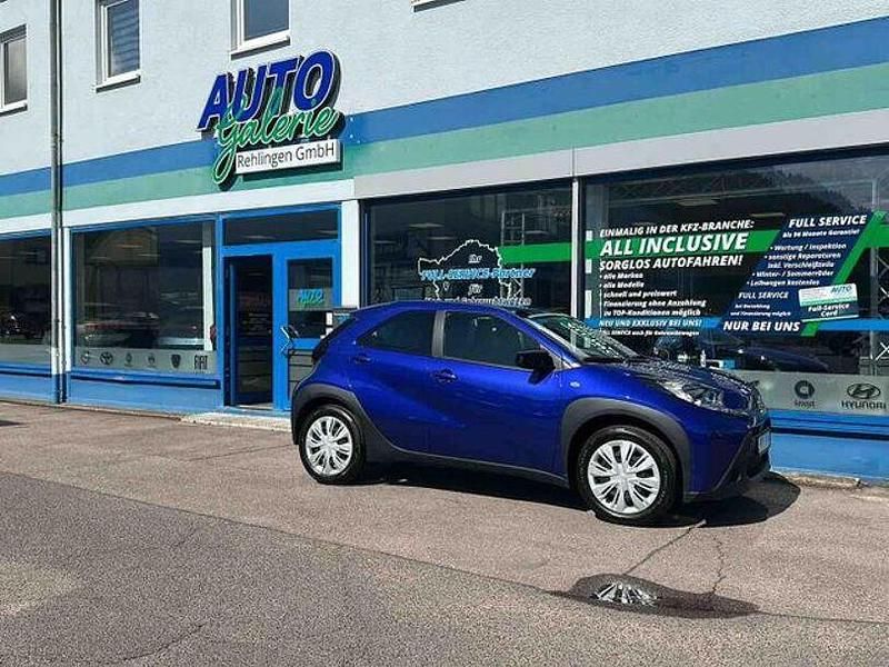 Blau Neu 2025 Toyota Aygo Business Edition Kleinwagen | 18.990 € - Bild 1/4