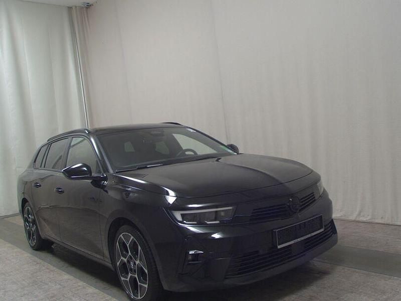 Gebraucht Opel Astra Ultimate 131 PS (96 kW) 2024 Lackierung schwarz perla nera/ Kombi