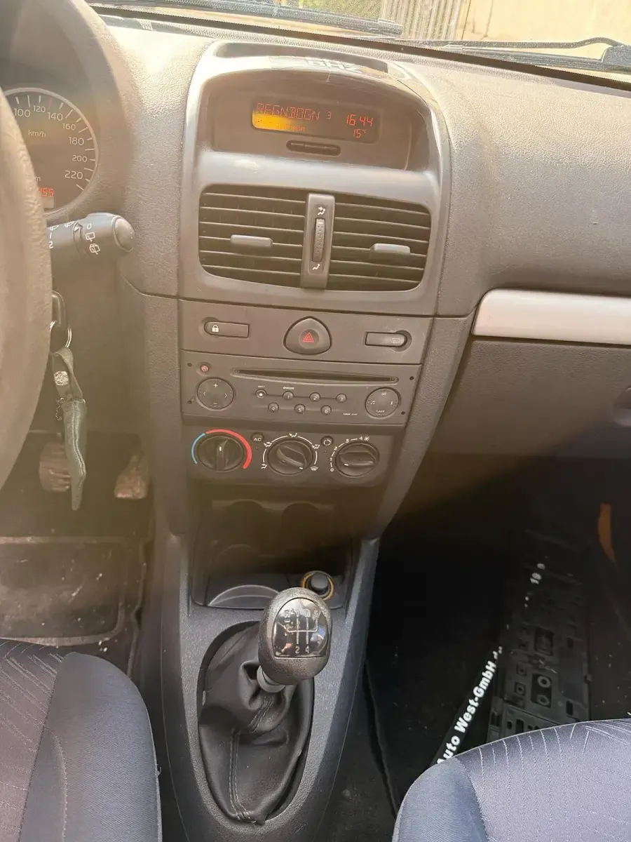 Gebraucht Renault Clio II 98 PS (72 kW) 2003 Schwarz Kleinwagen