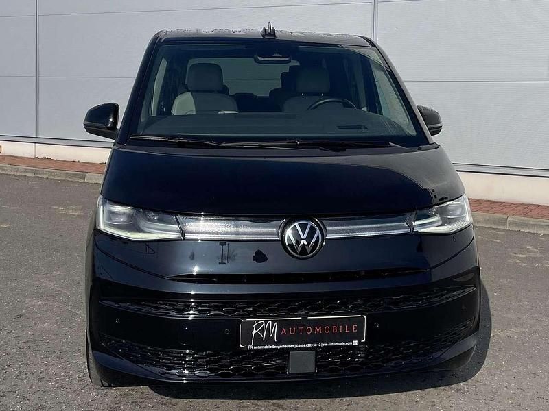 Second-hand VW Multivan Style 150 CP (110 kW) 2025 Negru Monovolum