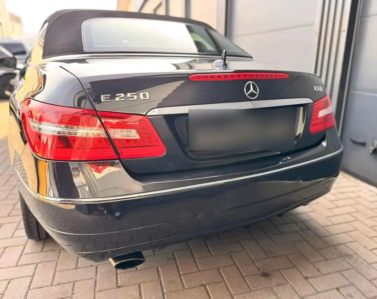 Gebraucht Mercedes E250 204 PS (150 kW) 2011 Schwarz Cabrio