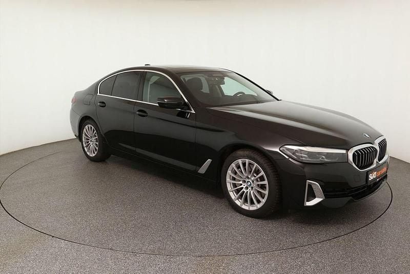 Schwarz Gebraucht 2023 BMW 530 Luxury Line Limousine | 35.880 € (Guter Preis) - Bild 1/4