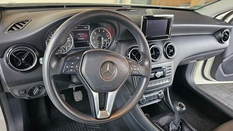 Gebraucht Mercedes A180 122 PS (89 kW) 2013 Weiß Limousine