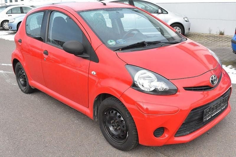 Rot Gebraucht 2012 Toyota Aygo Kleinwagen | 3.490 € (Fairer Preis) - Bild 1/4