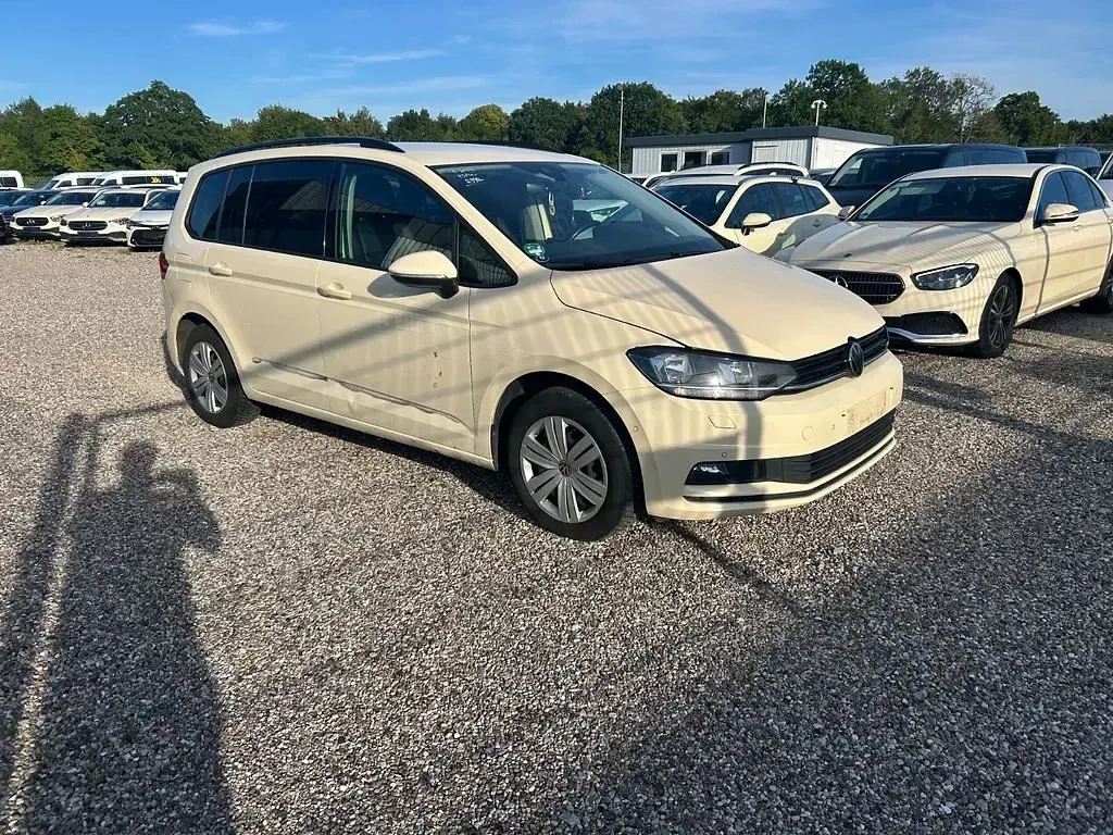 Gebraucht VW Touran 150 PS (110 kW) 2023 Beige Van / Kleinbus