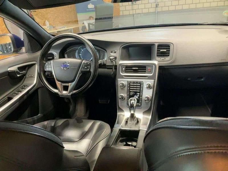 Gebraucht Volvo V60 Ocean Race 181 PS (133 kW) 2015 Ocean blue ii / metallic Kombi