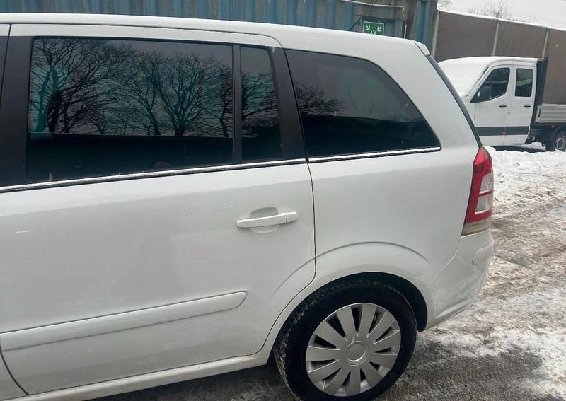 Gebraucht Opel Zafira 125 PS (91 kW) 2011 Weiß Van / Kleinbus