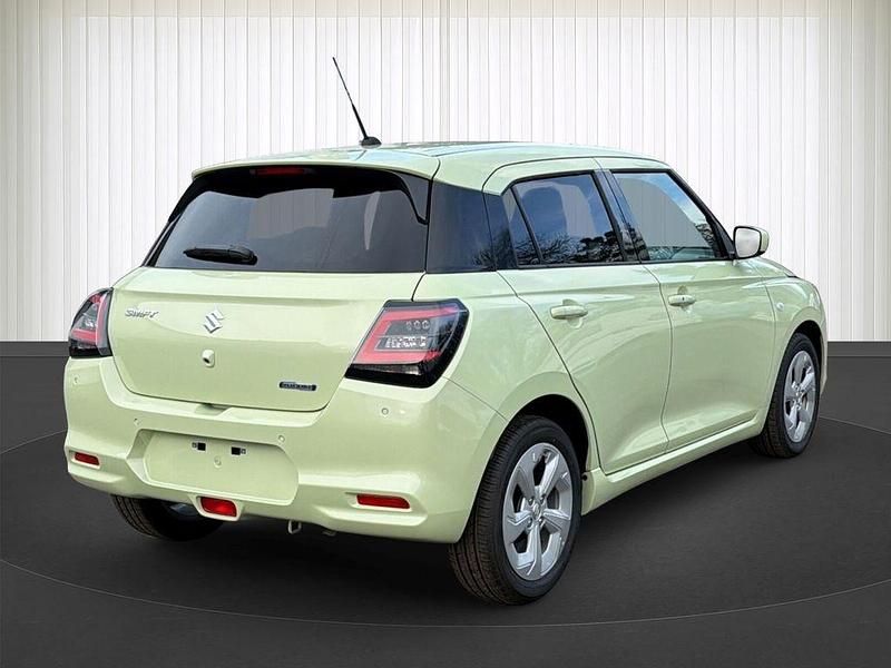 Neu Suzuki Swift Comfort 83 PS (61 kW) 2025 Gelb Kleinwagen