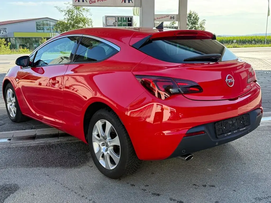 Gebraucht Opel Astra GTC Innovation 179 PS (131 kW) 2012 Rot Coupé