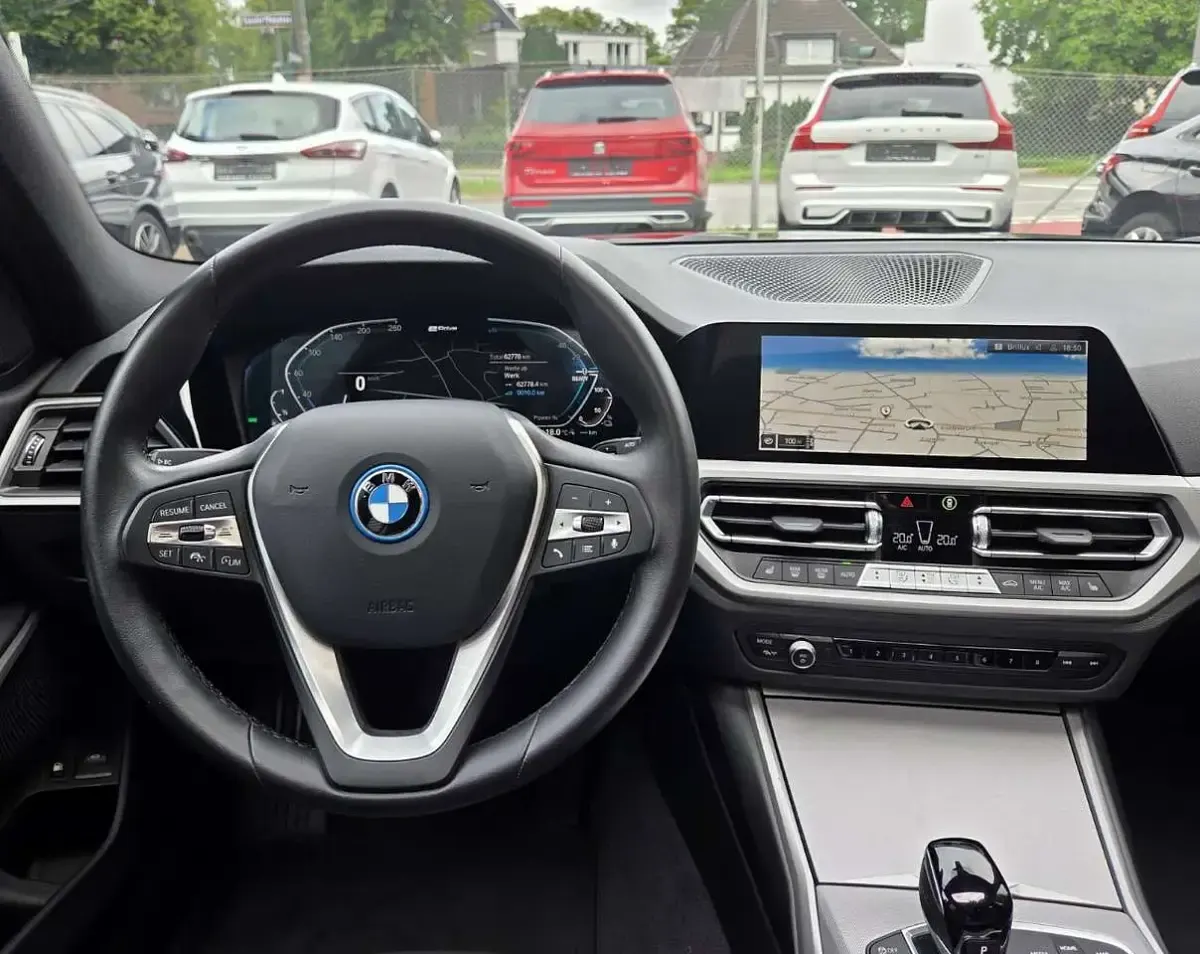 Gebraucht BMW 320e Sport Line 204 PS (150 kW) 2022 Schwarz Kombi