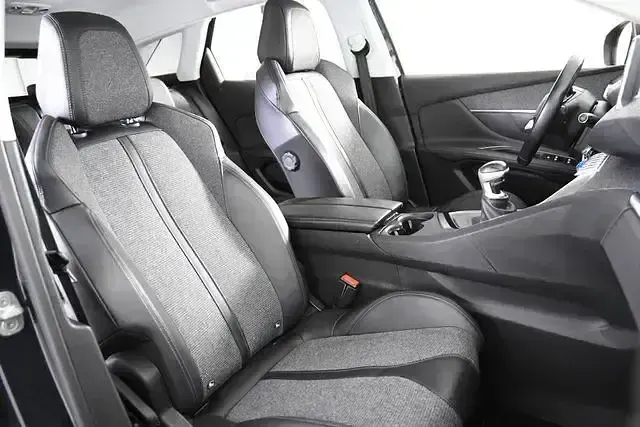 Gebraucht Peugeot 3008 Allure 131 PS (96 kW) 2018 Grau SUV