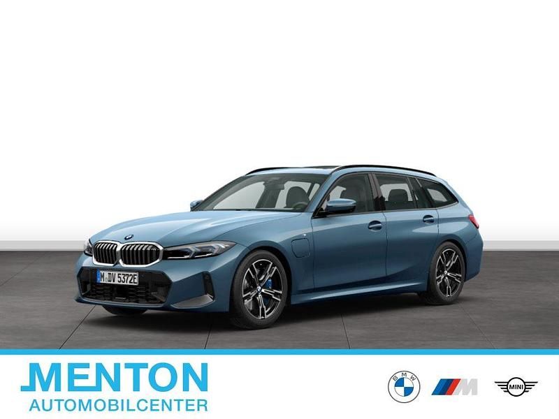 Blau Gebraucht 2025 BMW 330e M Sport Kombi | 51.507 € (Fairer Preis) - Bild 1/4