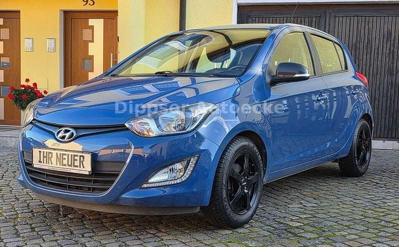 Gebraucht Hyundai i20 Trend 101 PS (74 kW) 2014 Blau Kleinwagen