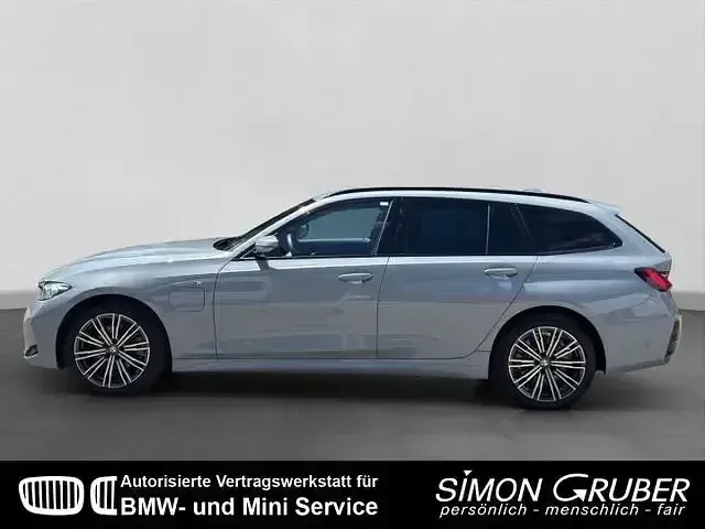 Gebraucht BMW 330e M Sport 292 PS (214 kW) 2025 Grau Kombi