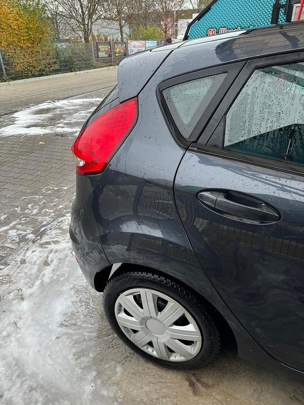 Gebraucht Ford Fiesta Trend 82 PS (60 kW) 2010 Grau Kleinwagen