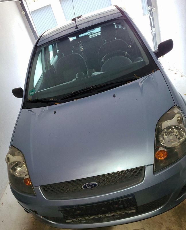 Blau Gebraucht 2007 Ford Fiesta Limousine | 600 € - Bild 1/4