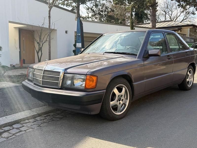 Second-hand Mercedes 190 122 CP (89 kW) 1993 Mov Berlinǎ