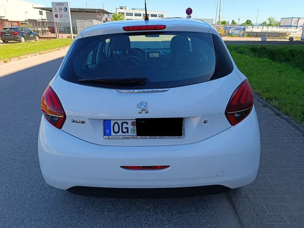 Gebraucht Peugeot 208 Style 99 PS (72 kW) 2017 Weiß Kleinwagen