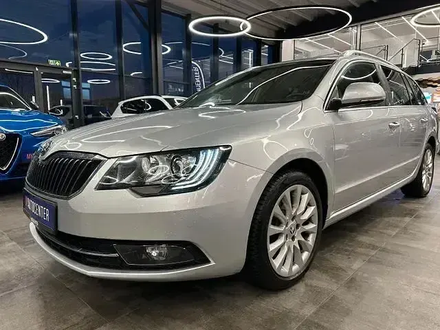 Gebraucht Skoda Superb Exclusive 140 PS (102 kW) 2014 Silber Kombi