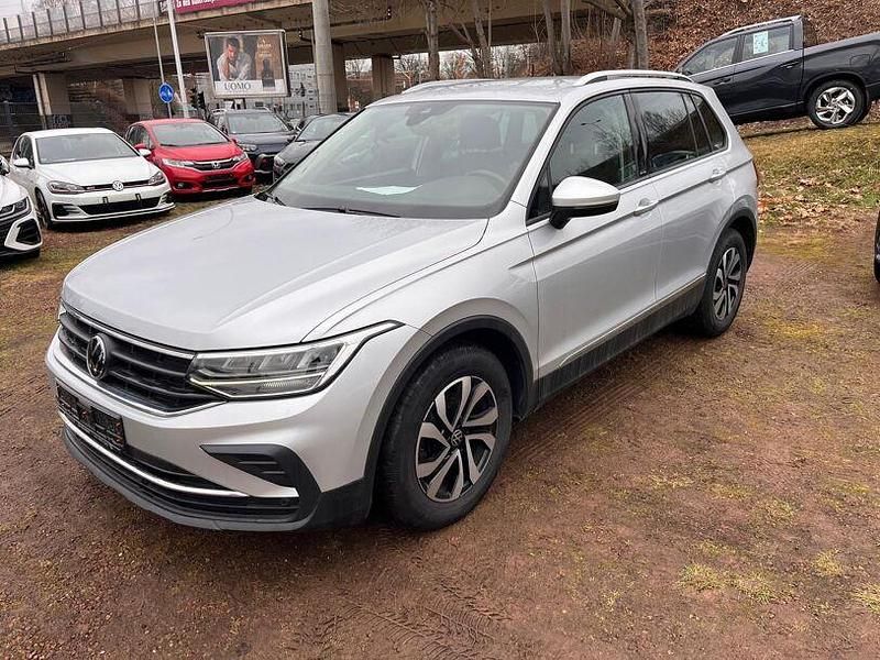 Gebraucht VW Tiguan Active 150 PS (110 kW) 2021 Reflexsilber metallic SUV