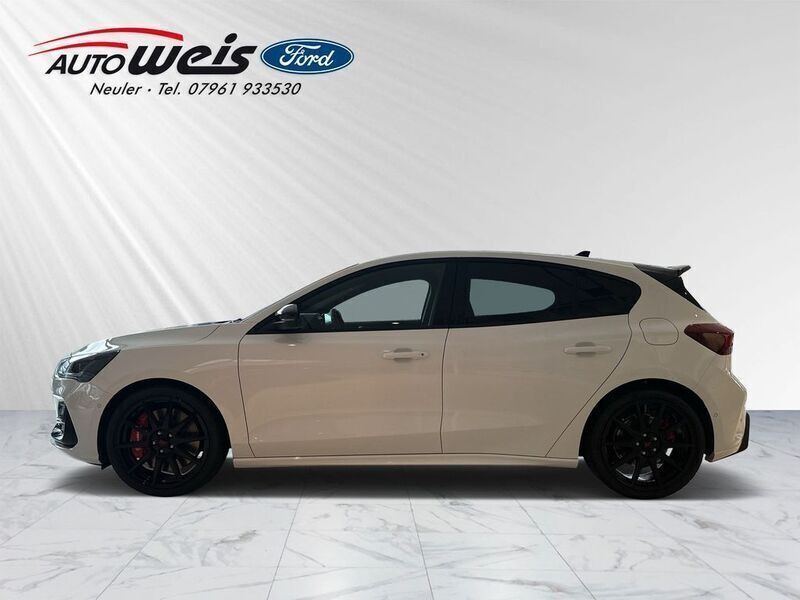 Używany Ford Focus ST 280 KM (205 kW) 2024 Biały Sedan/Limuzyna