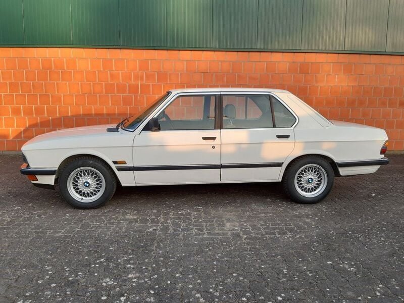 Gebraucht BMW 524 116 PS (85 kW) 1986 Alpinweiss Limousine