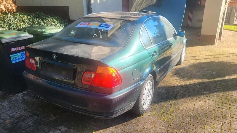 Grün Gebraucht 2000 BMW 320 M Sport Limousine | 900 € (Superpreis) - Bild 1/4