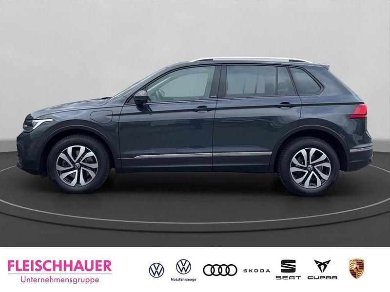 Gebraucht VW Tiguan Active 245 PS (180 kW) 2022 Uranograu SUV