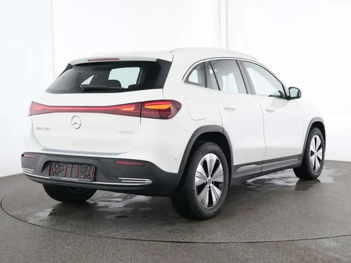 Gebraucht Mercedes EQA300 Advanced 2025 Unilack polarweiß SUV