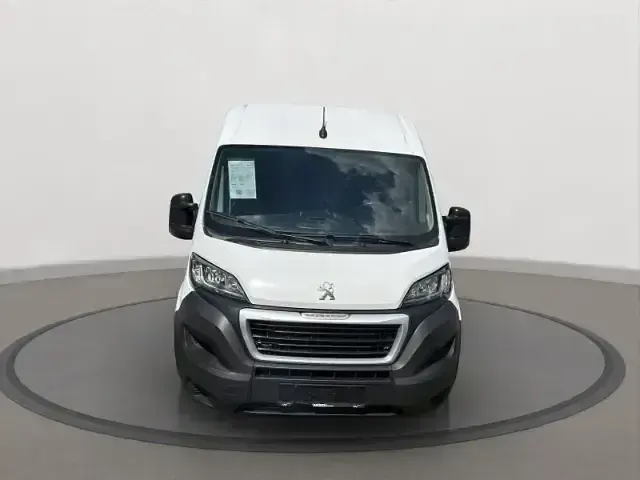 Gebraucht Peugeot Boxer Premium 140 PS (102 kW) 2023 Weiß Van