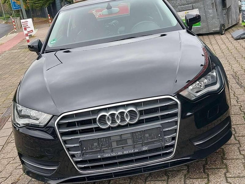 Brillantschwarz Gebraucht 2014 Audi A3 Attraction Kleinwagen | 7.900 € (Guter Preis) - Bild 1/4