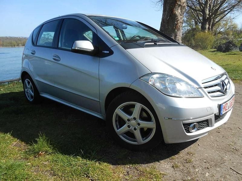 Gebraucht Mercedes A160 95 PS (69 kW) 2012 Silber Limousine