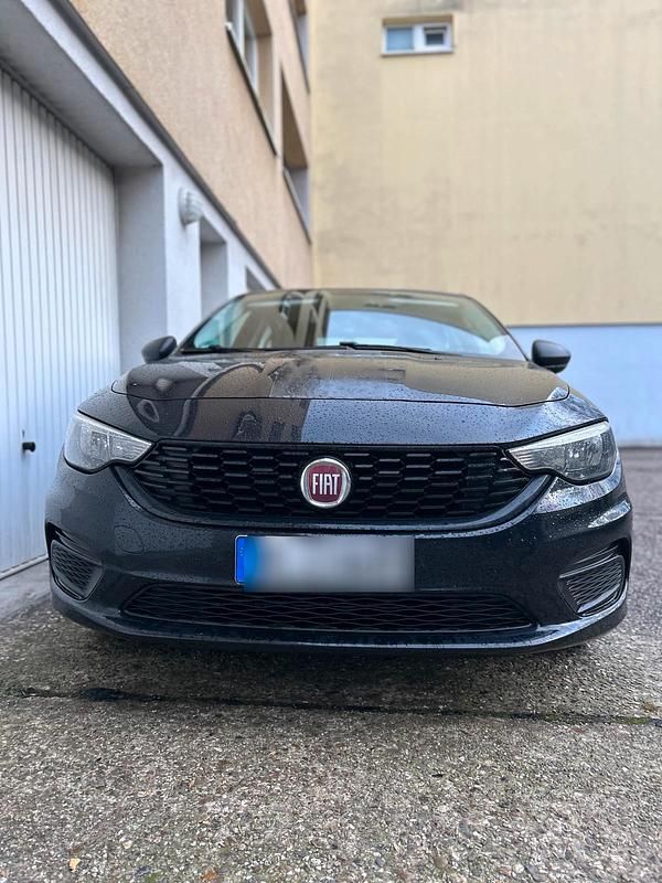 Gebraucht Fiat Tipo 95 PS (69 kW) 2018 Schwarz Limousine