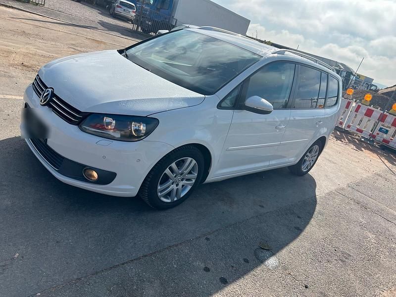 Weiß Gebraucht 2010 VW Touran Van / Kleinbus | 3.900 € (Superpreis) - Bild 1/4