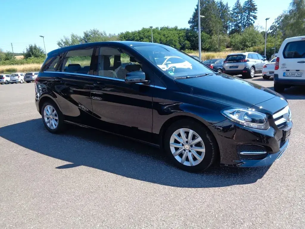 Gebraucht Mercedes B180 122 PS (89 kW) 2016 Schwarz Kleinwagen