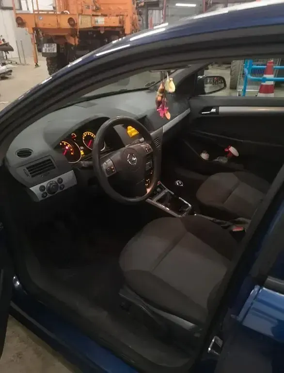 Gebraucht Opel Astra 105 PS (77 kW) 2005 Blau Limousine