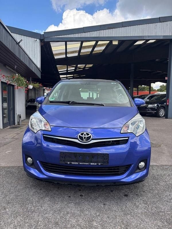 Blau Gebraucht 2011 Toyota Verso-S Club Kleinwagen | 5.990 € (Superpreis) - Bild 1/4