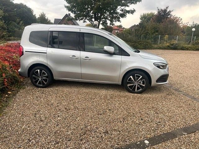 Gebraucht Mercedes T180 Edition 116 PS (85 kW) 2022 Silber metallic Van / Kleinbus