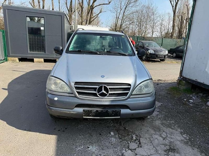 Gebraucht Mercedes ML320 218 PS (160 kW) 1999 Silber SUV